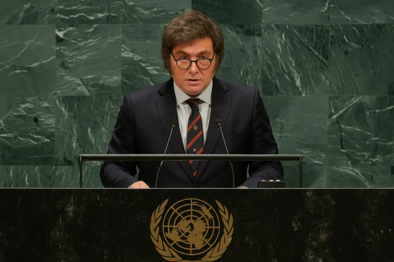 Argentina: pobreza atinge 32,3% no 1º semestre de 2026 e chega a 9,7 milhões, diz Indec