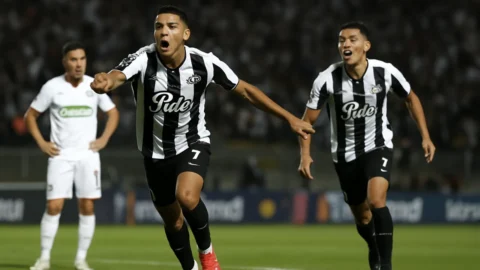 Libertad vira sobre Once Caldas, vence por 2 a 1 em Assunção e avança às quartas da Libertadores