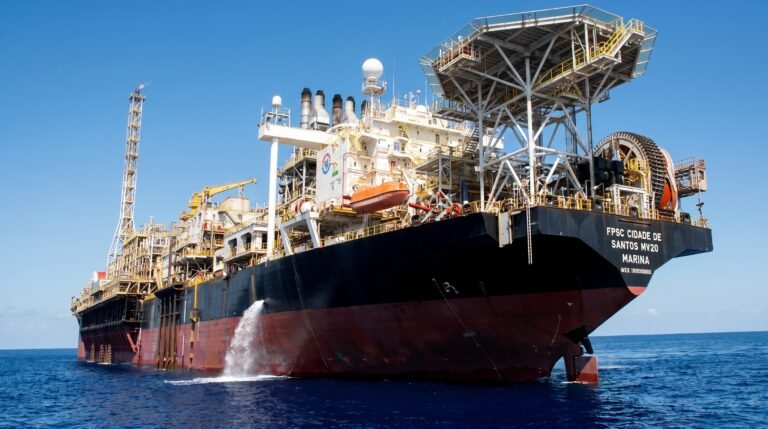 ANP realiza leilões de petróleo e gás com bônus mínimos de R$ 2,18 bilhões para explorar blocos no pré-sal e áreas terrestres