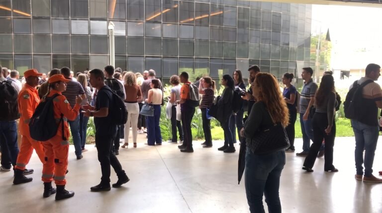Alarme de incêndio falso ou real Prédio da Cidade Administrativa em Belo Horizonte é totalmente evacuado e assusta servidores