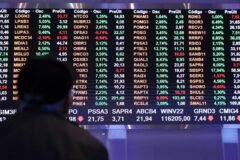 Após liderança de Flávio, fundos que acompanham a bolsa brasileira disparam no exterior e agitam mercado