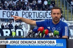 Artur Jorge aponta grito xenofóbico como motivo de revolta em partida e lamenta falta de respeito com sua nacionalidade portuguesa