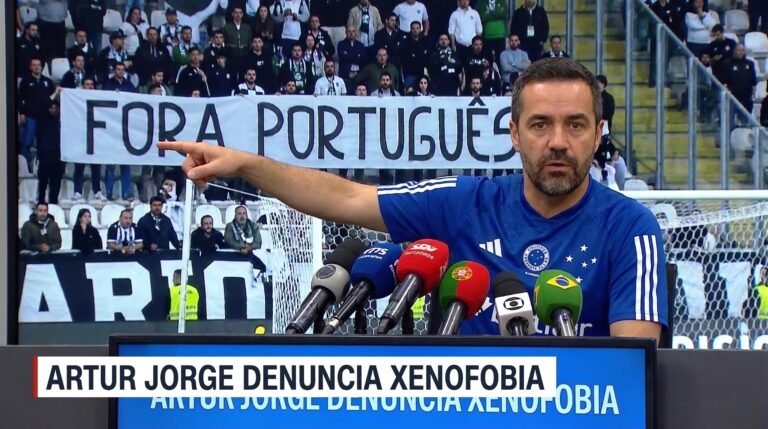 Artur Jorge aponta grito xenofóbico como motivo de revolta em partida e lamenta falta de respeito com sua nacionalidade portuguesa