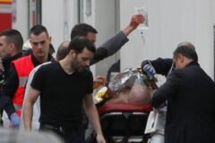 Ataque terrorista em Paris com motorista atirando contra pedestres deixa um morto e quatro feridos na França e assusta autoridades locais