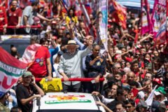 Ato de Lula na avenida Paulista ocupa 14 quarteirões e encerra campanha presidencial na véspera do segundo turno com grande multidão