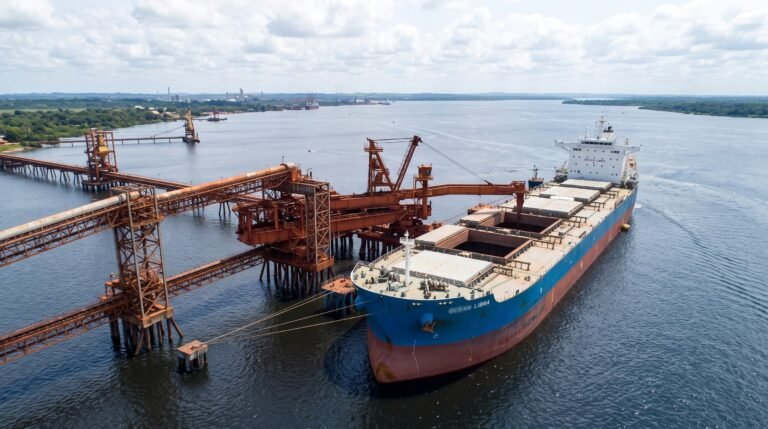 Balança comercial registra superávit expressivo de US$ 7,7 bilhões em setembro com alta expressiva nas exportações brasileiras