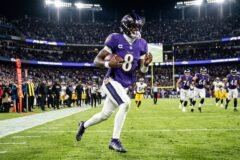 Baltimore Ravens recebem notícia preocupante sobre a lesão no tornozelo do quarterback Lamar Jackson