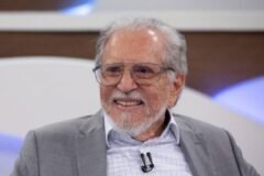 Carlos Alberto de Nóbrega recebe alta hospitalar após colocar marcapasso e se surpreende ao encontrar mansão totalmente reformada pela esposa