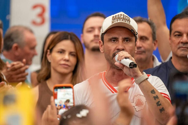 Cleitinho Azevedo e eleito governador de Minas Gerais em primeiro turno