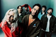 De fã que comprava DVDs piratas na feira a integrante oficial da equipe de bastidores do Linkin Park