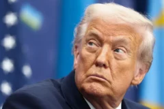 Donald Trump usa caos na França para turbinar campanha eleitoral nos EUA e atacar democratas na reta final