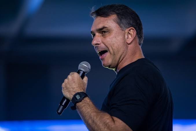 Empresariado vê vantagem de Flávio Bolsonaro no segundo turno das eleições presidenciais