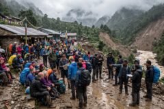 Enchente no Nepal deixa mais de 100 turistas estrangeiros ilhados em rotas de montanha