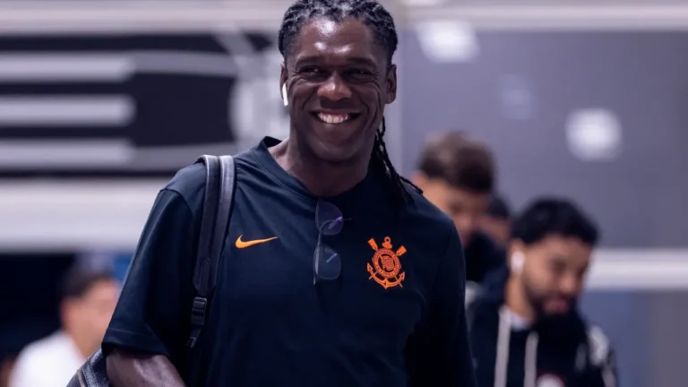 Estreia dos sonhos de Seedorf no Corinthians vira pesadelo após final maluco contra o Vasco no Brasileirão, segundo a imprensa da Holanda