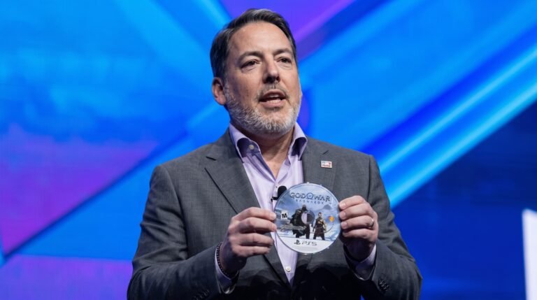 Ex-chefe da PlayStation questiona o fim da mídia física pela Sony e dispara sobre a verdadeira propriedade dos jogos digitais na indústria