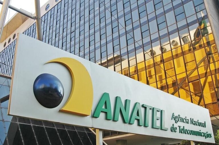 Falhas críticas de segurança no PHP forçam Anatel e tribunais brasileiros a suspender sistemas governamentais e geram alerta máximo do governo
