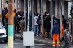 Flagrantes em Porto Alegre revelam feirão de drogas e furtos constantes na região central, próximo à rodoviária e órgãos de segurança