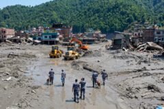 Governo do Nepal encerra buscas oficiais por milhares de desaparecidos após enchente histórica que destruiu estradas, pontes e causou prejuízos bilionários ao país asiático