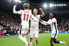 Inglaterra goleia República Tcheca com dois gols de Harry Kane pela Nations League e continua na cola da líder Espanha