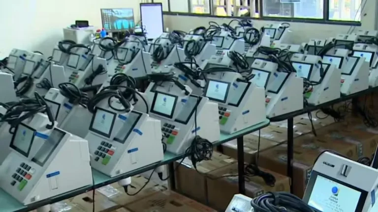 Justiça Eleitoral altera locais de votação em São Paulo para o segundo turno após fortes chuvas e ventos danificarem prédios