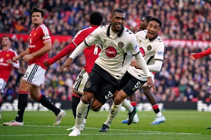 Manchester United sofre goleada vexatória do Bournemouth na Premier League com show dos brasileiros Rayan e Evanilson