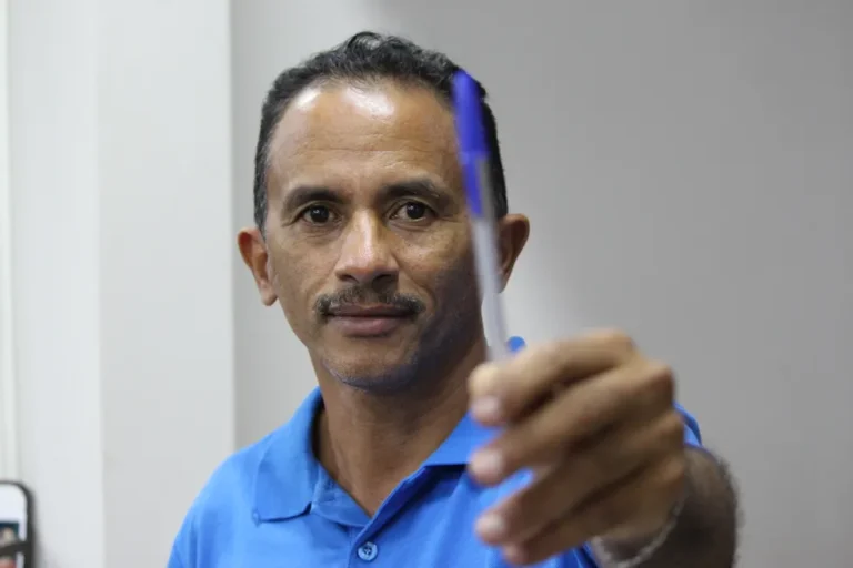 Manoel Gomes, conhecido nacionalmente como Caneta Azul