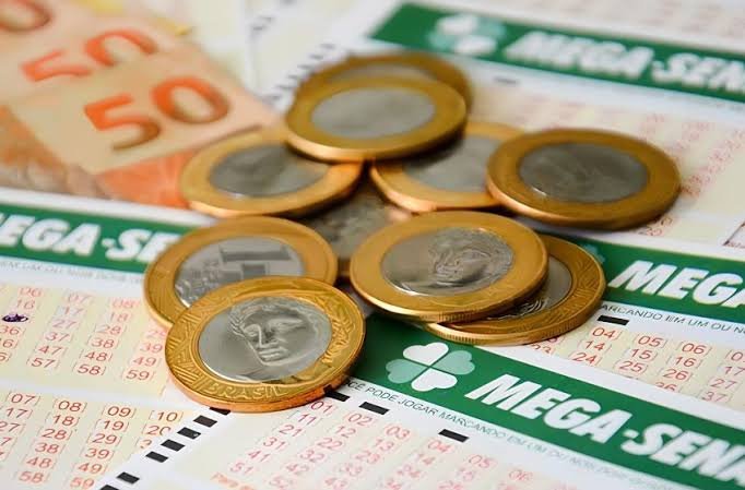 Mega-Sena pode pagar prêmio de R$ 230 milhões neste sábado com transmissão ao vivo do g1 e outras seis loterias que tiveram sorteios adiantados