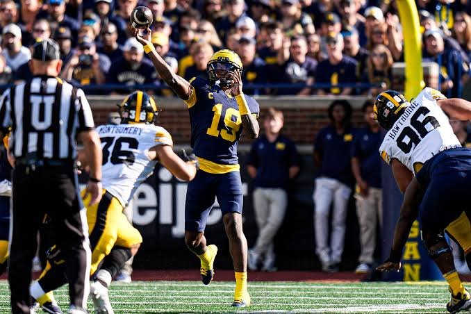Minnesota vence Michigan pela primeira vez desde 2014 com atuação apagada de Bryce Underwood no futebol americano universitário