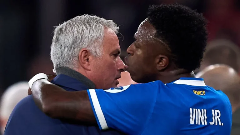 Mourinho sai em defesa de Vini Jr após vaias da torcida no Real Madrid e destaca importância do jogador na equipe
