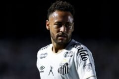 Neymar é expulso pela Lei Vini Jr na Vila Belmiro, mas Santos busca empate heroico contra o Bahia no Brasileirão