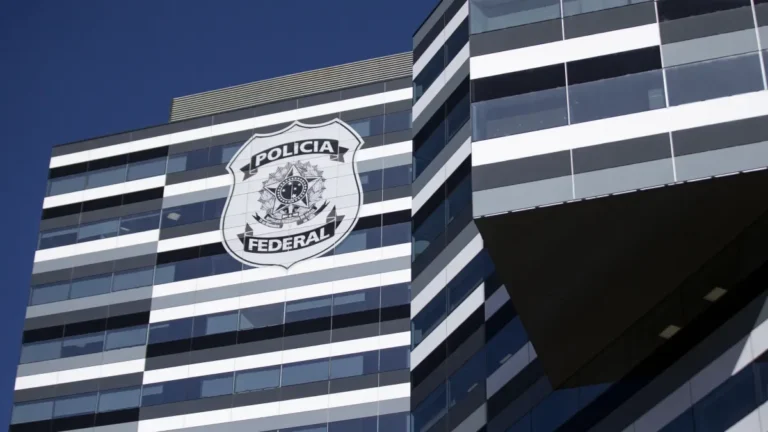 Operação Gabarito da Polícia Federal mira fraude em concurso da UFRJ para técnico administrativo e cumpre mandados no Rio de Janeiro