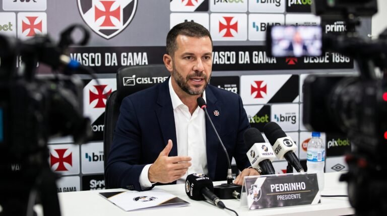 Pedrinho detona Baptista, chama de covardia possível jogo do Vasco fora do país pela Sul-Americana e garante que um jogo não estraga o gramado do Maracanã
