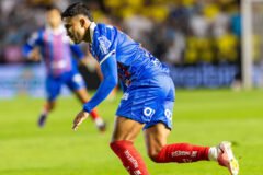 Rodrigo Nestor detona Neymar após confusão em jogo do Campeonato Brasileiro, afirmando que o craque falhou muito como pessoa e desrespeitou o Bahia