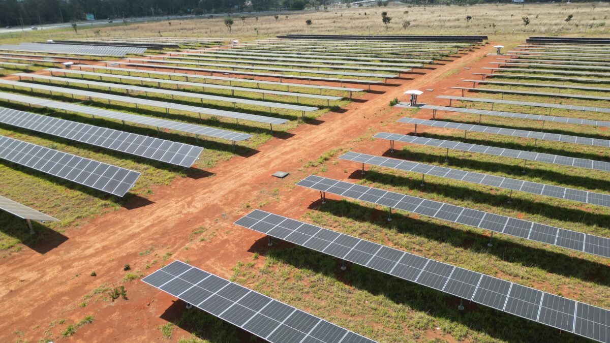 TSE chega ao primeiro turno das eleições com 100% da energia solar compensada e garante economia milionária na administração pública