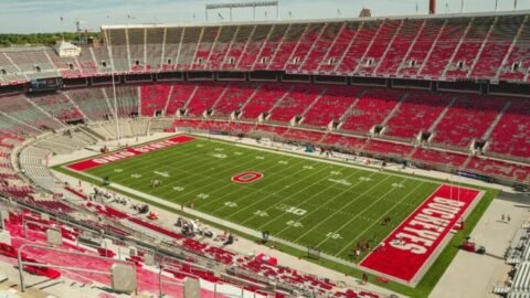 Zueiras da Semana 5 do futebol americano universitário mostram criatividade das equipes vencedoras nas redes sociais após partidas emocionantes