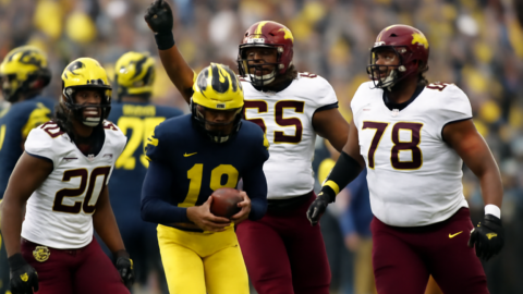 Minnesota vence Michigan pela primeira vez desde 2014 com atuação apagada do quarterback Bryce Underwood em jogaço do futebol americano universitário