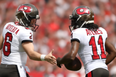 tampa bay buccaneers definem futuro de Baker Mayfield em capa 16:9, sem textos, com Jalon Daniels