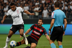 Capa 16:9 sobre foi pênalti corinthians contra, sugerindo debate sobre lance polêmico no Brasileirão.