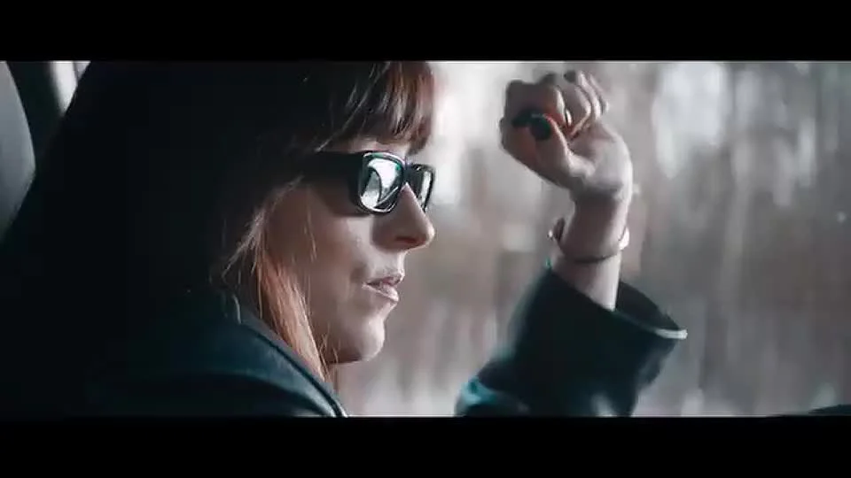 Bastidores de Verity revelam risadas no set da adaptação hot de Colleen Hoover com Anne Hathaway e Dakota Johnson